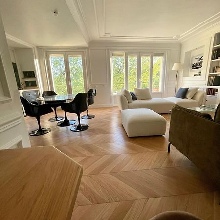 Apparemment Niche Dans Les Arbres Apartment Нарбон Екстериор снимка