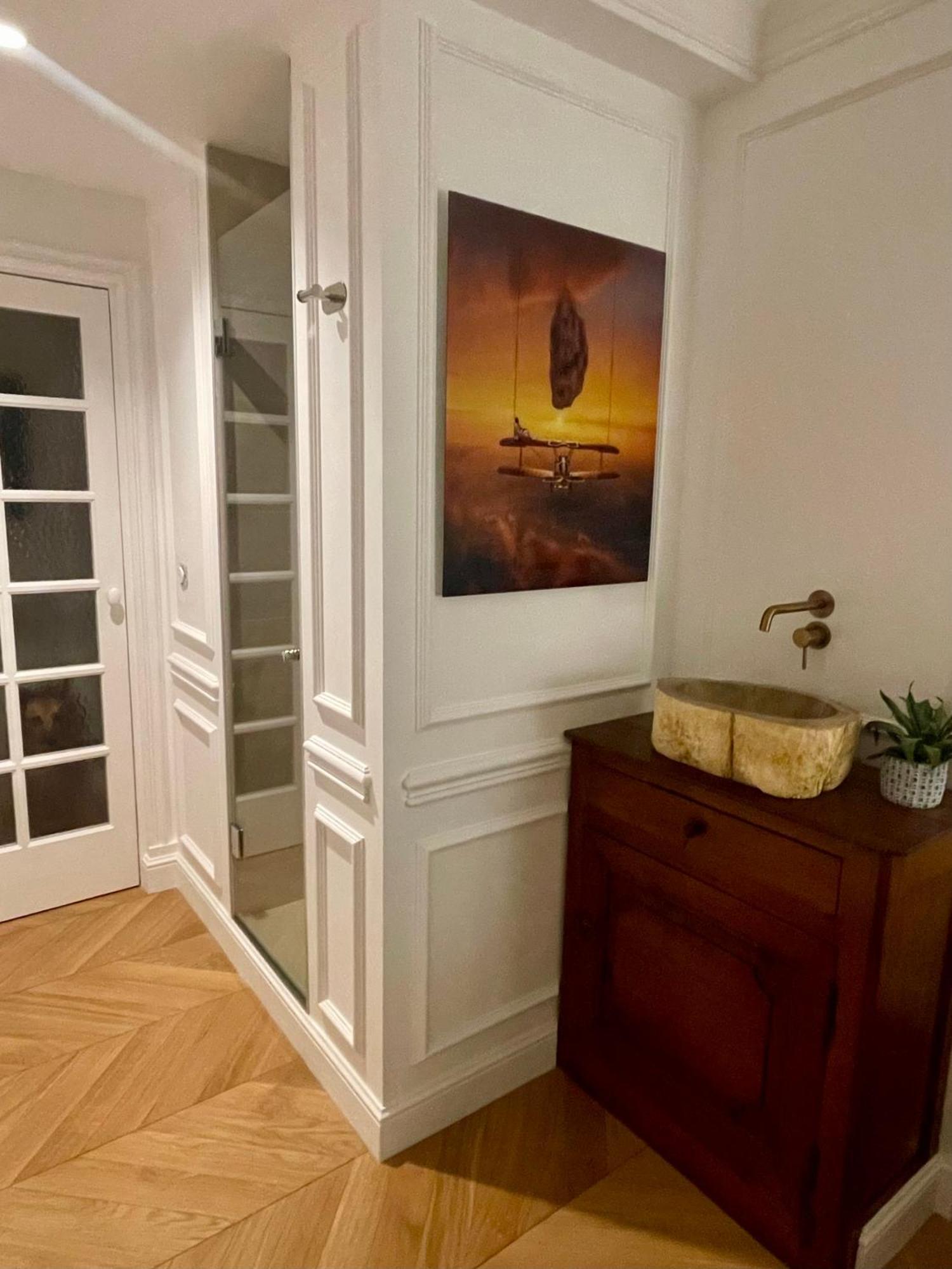 Apparemment Niche Dans Les Arbres Apartment Нарбон Екстериор снимка